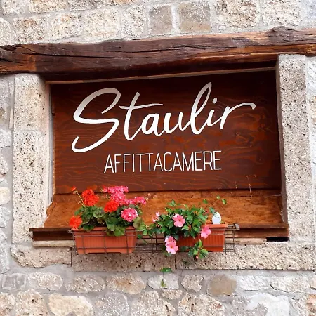 Staulir Πανσιόν