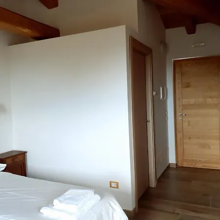 Staulir Πανσιόν Meduno